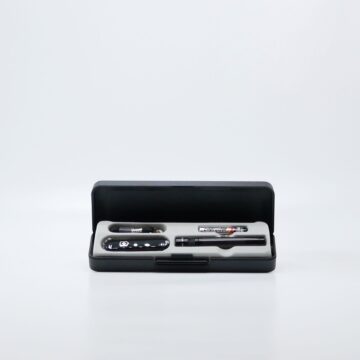 Maglite Solitaire & Victorinox Classic SD Set